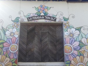 Portal pintado em Ataco.