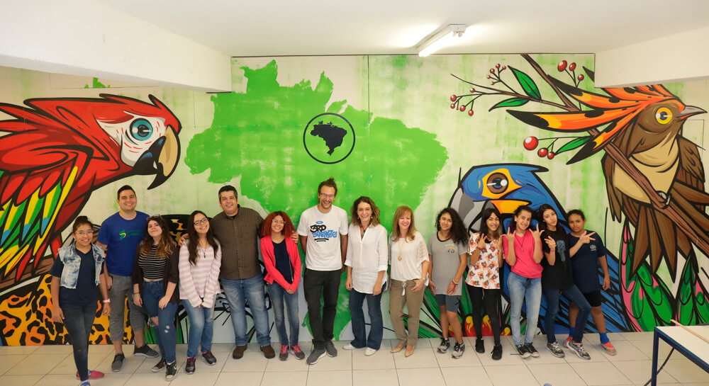 BLTA Doa para escola estadual do bairro do Ipiranga um mural em homenagem à biodiversidade brasileira